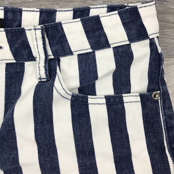 Forever 21 blue white stripe denim shorts - Picture 4 of 7